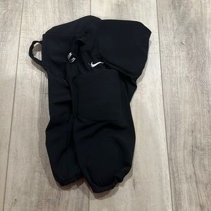 Nike Football Pants With Built in Pads and Belt New With no Tags Boys Large